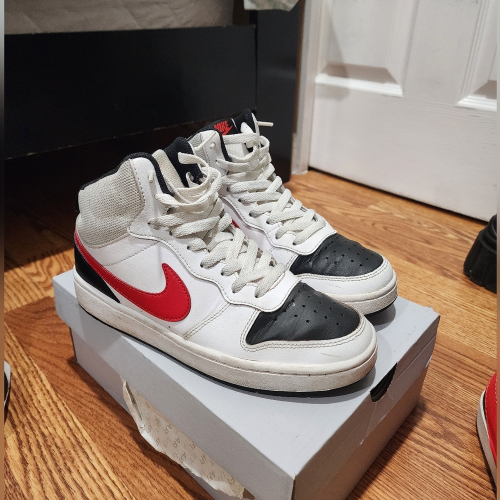 Nike High-Top Court shoes